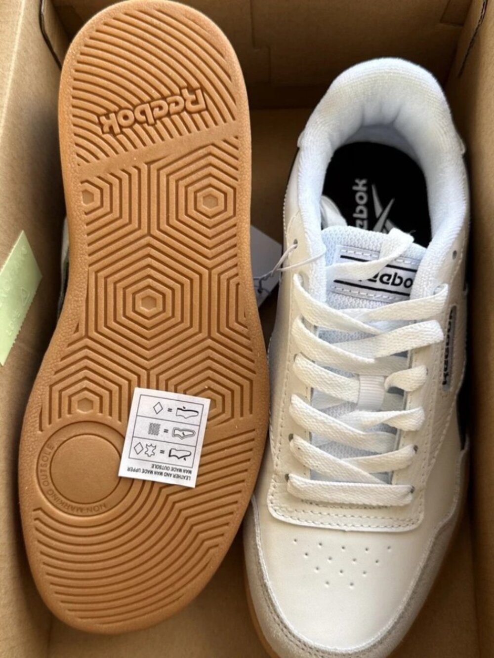 Reebok "Club C" Women's Leather with Gum Sole Athletic Tennis Shoes. 6.5